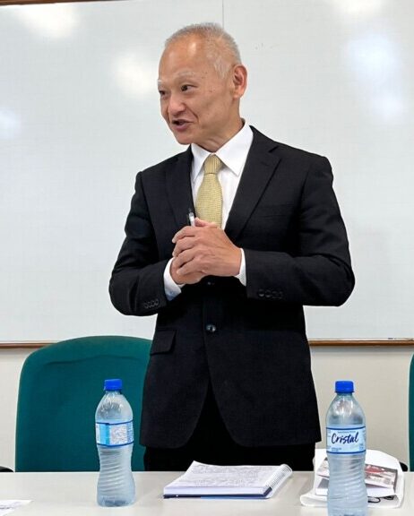 7日パウリスタ大学でイベントを行う中野氏。会場には約100名が来場したという。