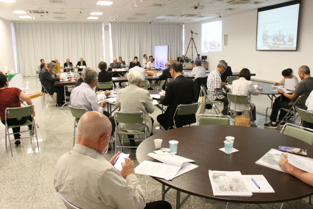 評議員会及び総会に出席した人々