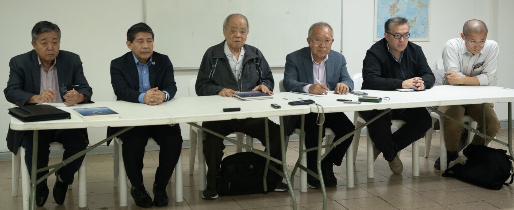上原ミルトン定雄元沖縄県人会長、高良律正会長、ブラジル沖縄県人移民塾の宮城あきら代表、島袋栄喜元会長、奥原マリオ純さん、深沢正雪ブラジル日報編集長