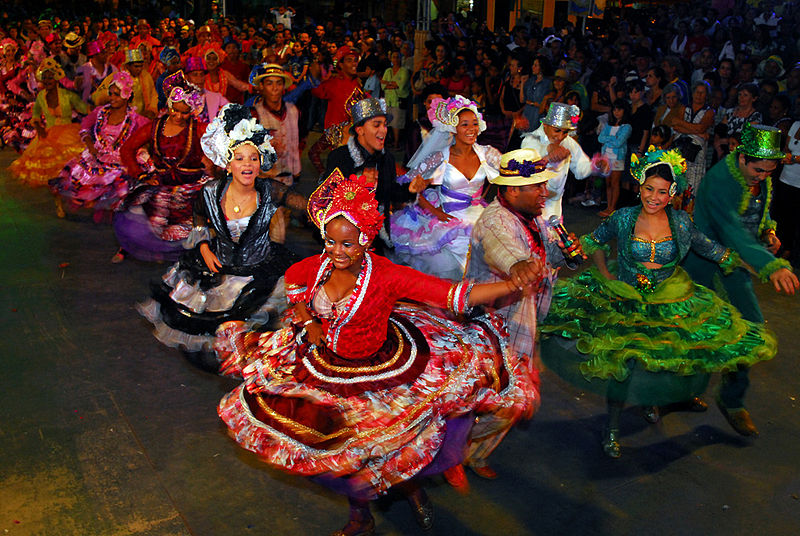 セルジッペ州の華やかで情熱的な踊り（Foto: Marcelle Cristinne / ASN, Wikimedia Commons）