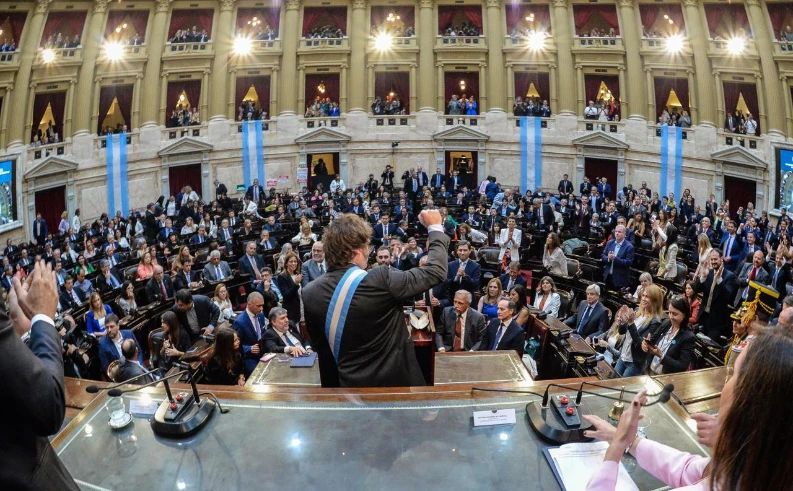 今年2月、議会で演説するミレイ大統領（Foto:PR/via Fotos Publicas）