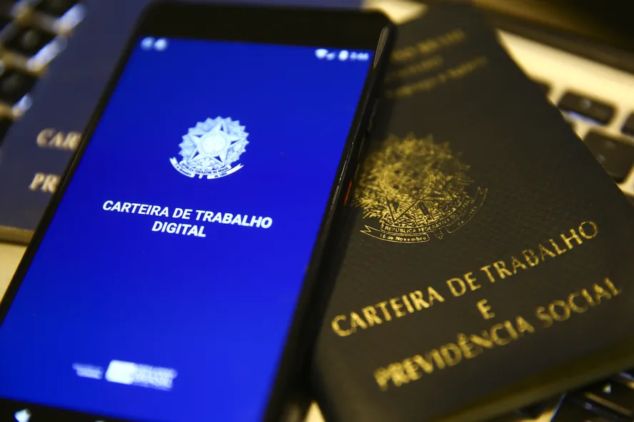 労働手帳（Foto: Marcelo Camargo/Agência Brasil）