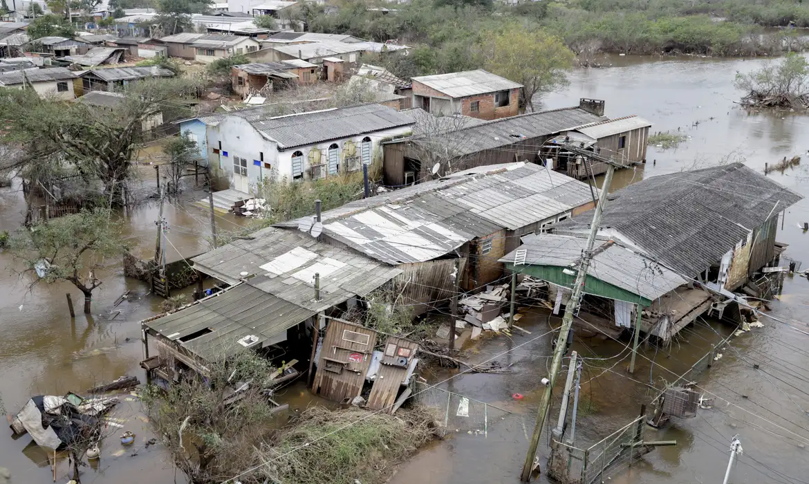 RS州大水害で被害を受けた家屋（©Bruno Peres/Agencia Brasil）
