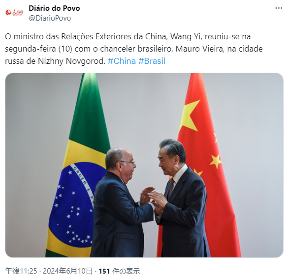 ヴィエイラ外相（左）と王毅外相