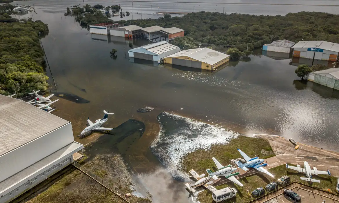 浸水被害直後のSF空港（©Rafa Neddermeyer/Agencia Brasil）