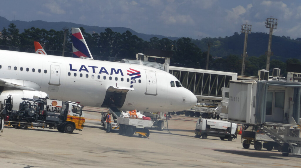 ミラノのラタン航空機（Cotidiano）