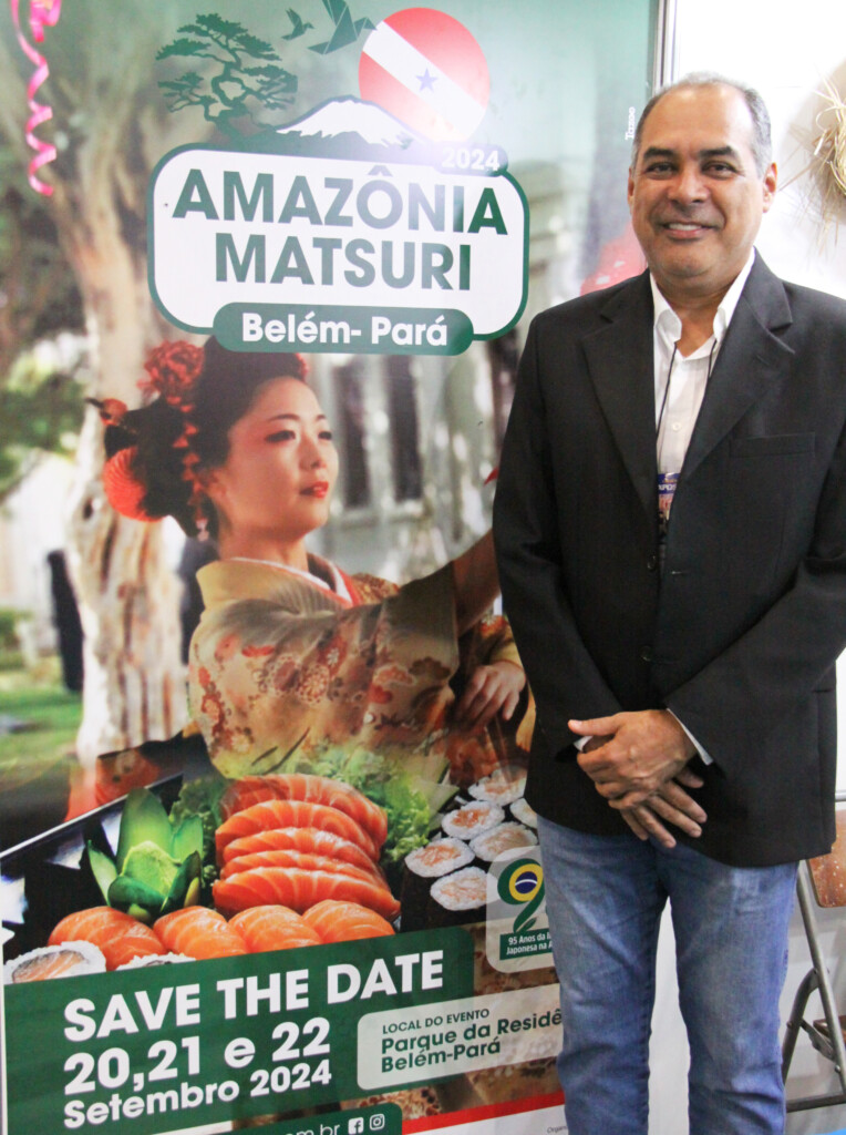 アマゾン日本人移民95周年記念祭をアピールする国宗会長（第25回県連日本祭りで）