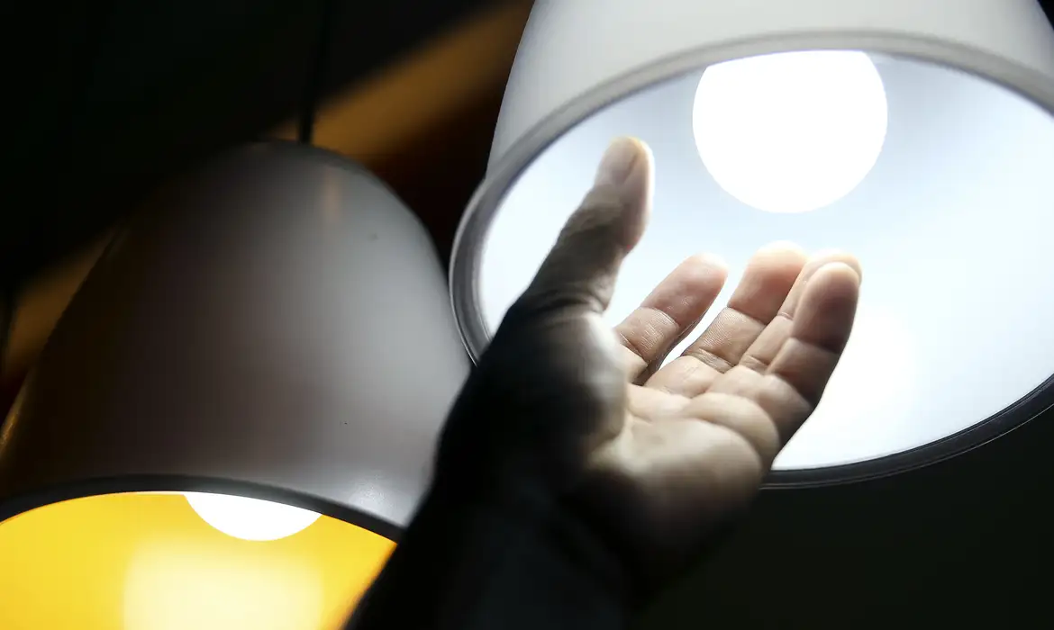 消費電力が少ないLEDタイプの電球（©Marcelo Camargo/Agencia Brasil）