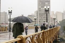 雨模様のサンパウロ市（Rovena Rosa/Agencia Brasil）
