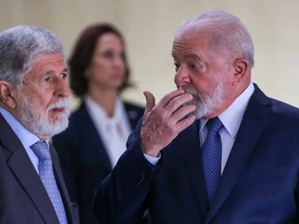 セルソ・アモリン大統領付外交問題特別顧問（左）とルーラ大統領（右）（Foto: Fábio Rodrigues-Pozzebom/ Agência Brasil）