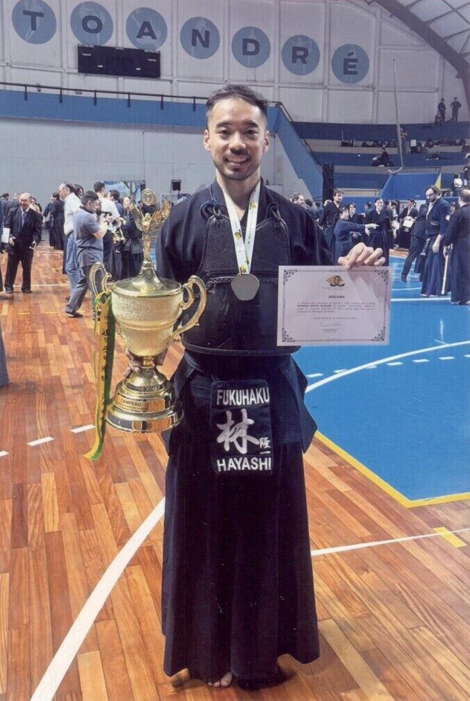 高段者個人で優勝した林隆一五段