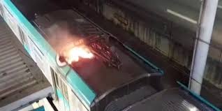 火がついた車両（Reproducao）