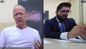 供述を行うシキーニョ氏と被告人質問を担当するヴィエイラ判事（左から、Reproducao）