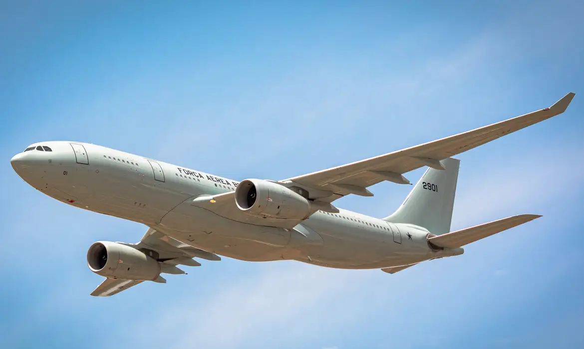 ブラジル人救出に使われる空軍機（© FAB/Divulgação）