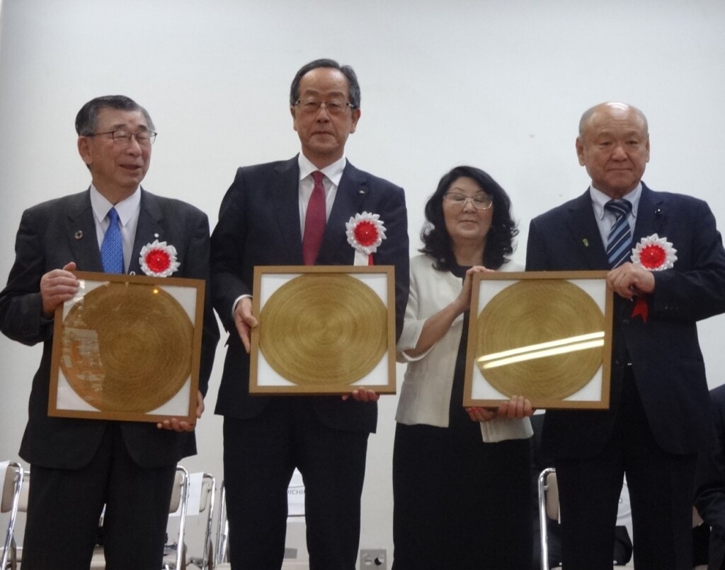 長野県町村会の羽田会長、関副知事、杉本会長、長野県議会の山岸議長（左から）