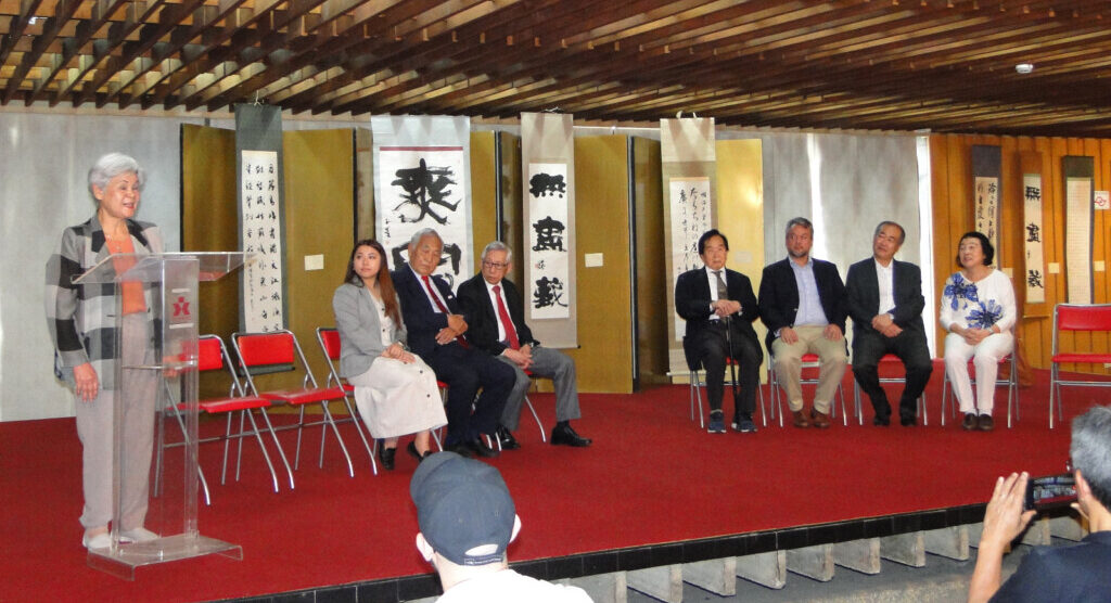 開会式で挨拶をする山本郁香部長