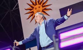 当選したオルシ氏（facebook）