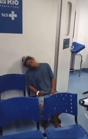 UPAの待合室で、座ったまま首をうなだれて亡くなったジョゼさん（Foto: Reprodução）