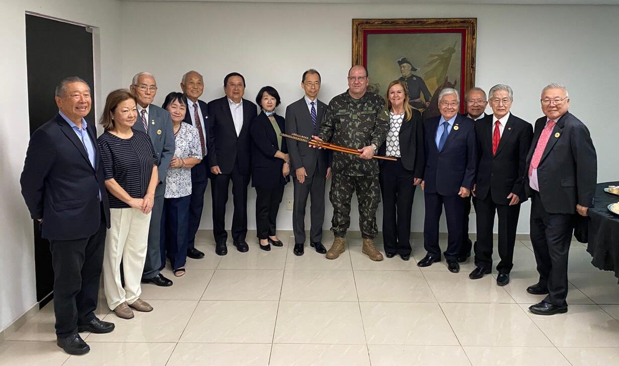 アミン大将に日本刀をプレゼントした皆さん