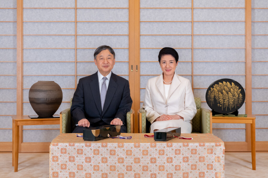 天皇陛下御誕生日お写真（令和6年2月9日撮影、御所にて【写真提供：宮内庁】）