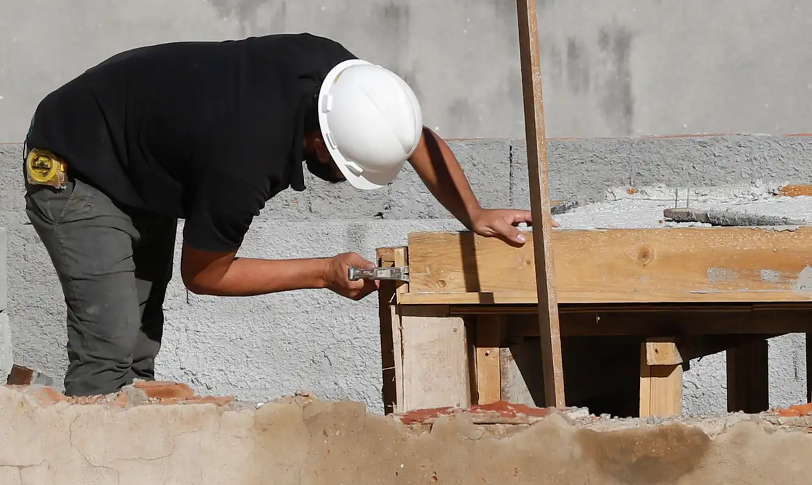 セメント販売の鍵を握る建設業界（© Fernando Frazão/Agência Brasil/Arquivo）