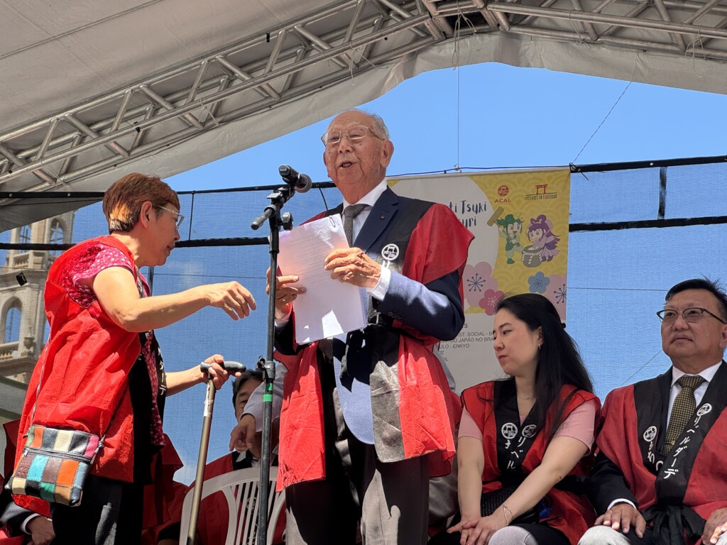 挨拶する矢野会長