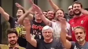 ナチス式敬礼の映像（Reproducao）