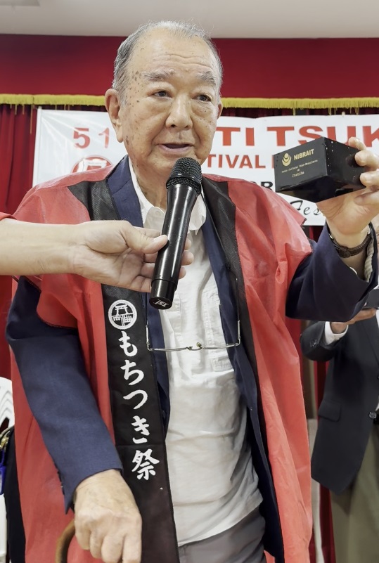 乾杯の音頭をとった網野弥太郎さん