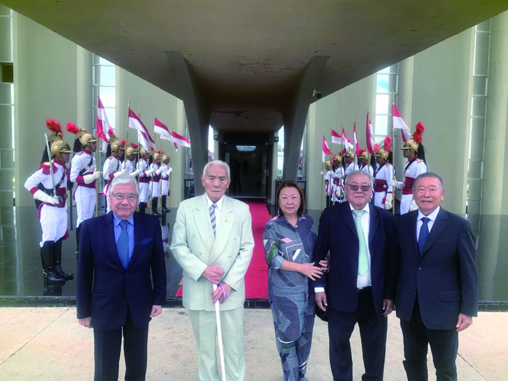 左から平崎さん、村上さん、清原エミリアさん、清原さん、平山さん