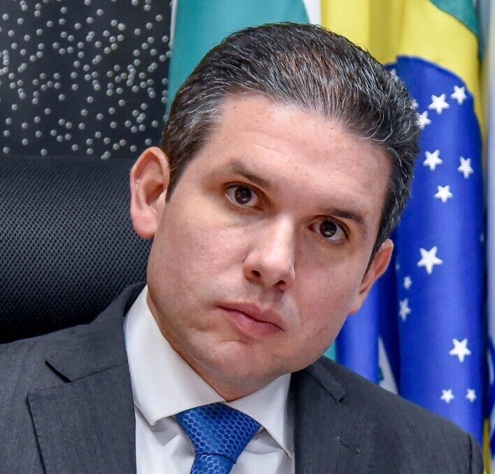若干35歳のウーゴ・モッタ下院議長（Gilclécio Lucena, via Wikimedia Commons）