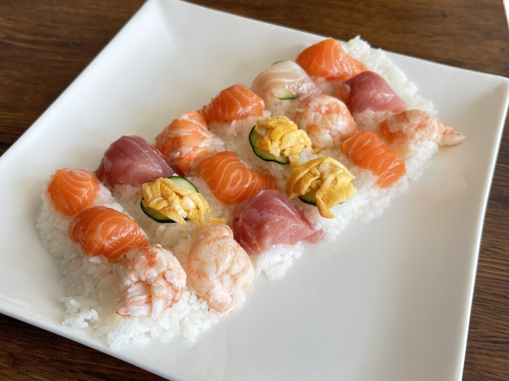 ひな祭りにぴったり!お花畑のような手まり寿司