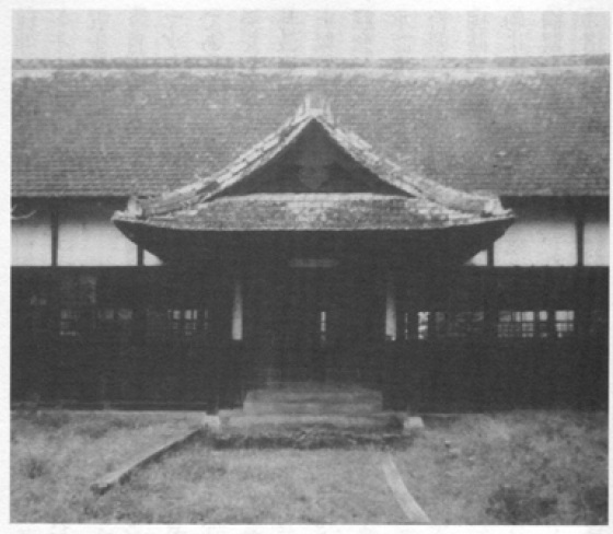 大戦中に連邦政府に接収された、ビラ・アマゾニアに高拓生が建設した八紘会館（1976年、井上氏撮影、『西部アマゾン日本人移住70周年記念誌』PDF版59頁）