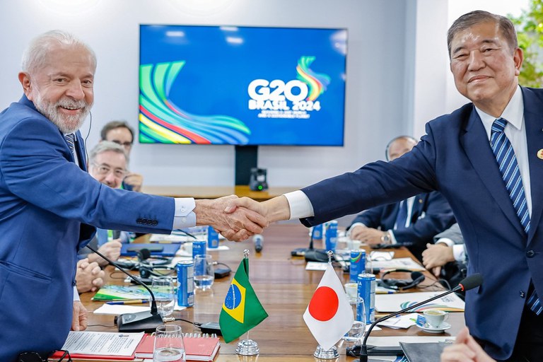 24年11月のG20会議で握手を交わすルーラ大統領と石破首相（Ricardo Stuckert/PR）