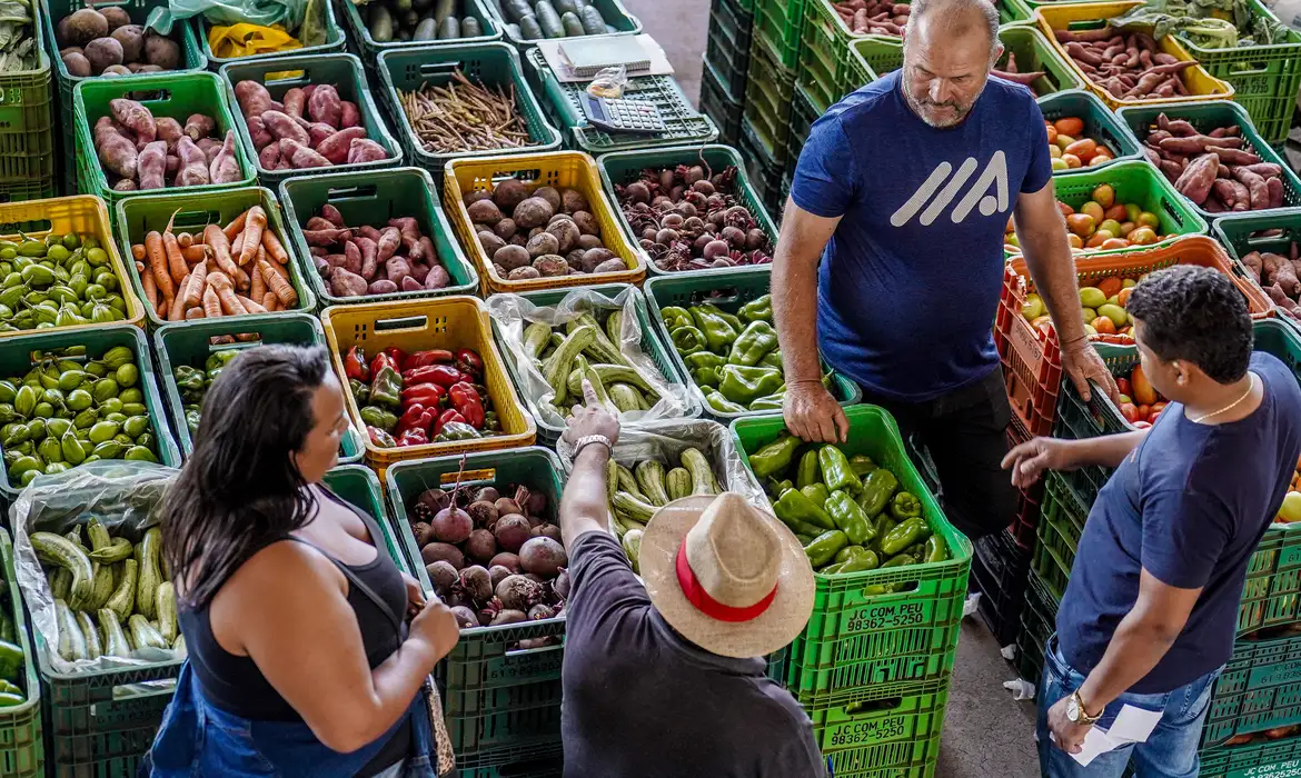 昨年は8・9％、1月も0・96％値上がりし、政府の懸念材料の食料品（© Rafa Neddermeyer/Agência Brasil）