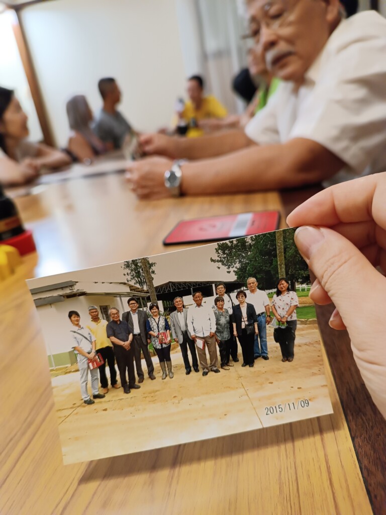 2009年に長澤秀行学長(当時)が来伯した際の同窓会の写真