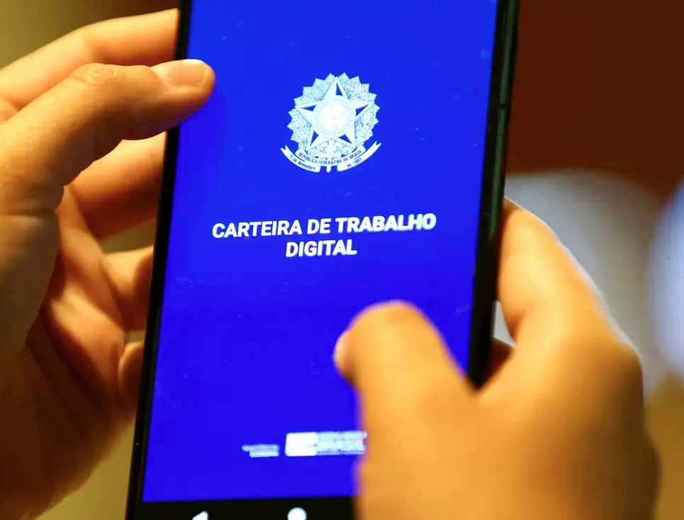 労働者手帳デジタル版（Foto:Marcelo Camargo/Agência Brasil）