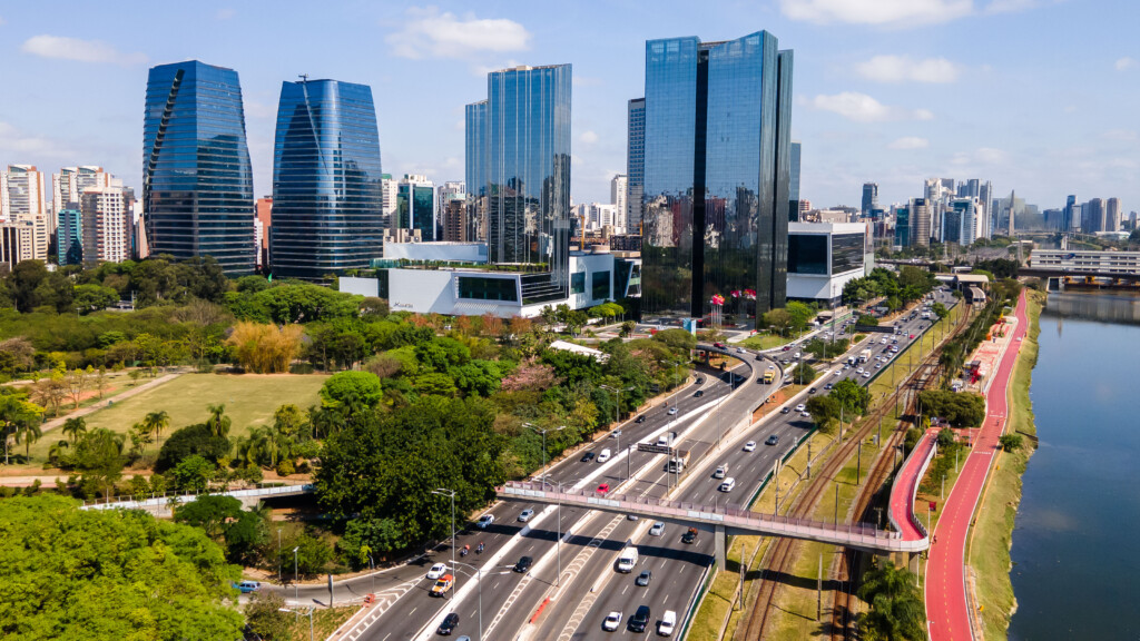 企業本社が多く立ち並ぶサンパウロ市イタイン・ビビ地区（Foto: Prefeitura de São Paulo）