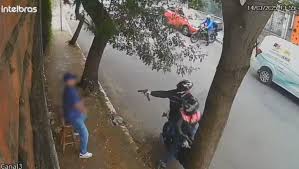 監視カメラに記録された銃撃の瞬間（Reproducao）