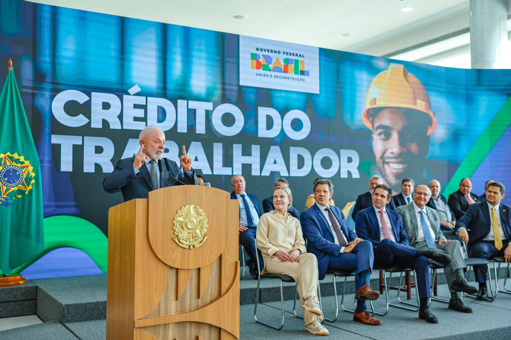 大統領府で12日、1200億レアルもの労働者向け融資政策「Crédito do Trabalhador（労働者クレジット）」を発表するルーラ大統領（Ricardo Stuckert/PR）