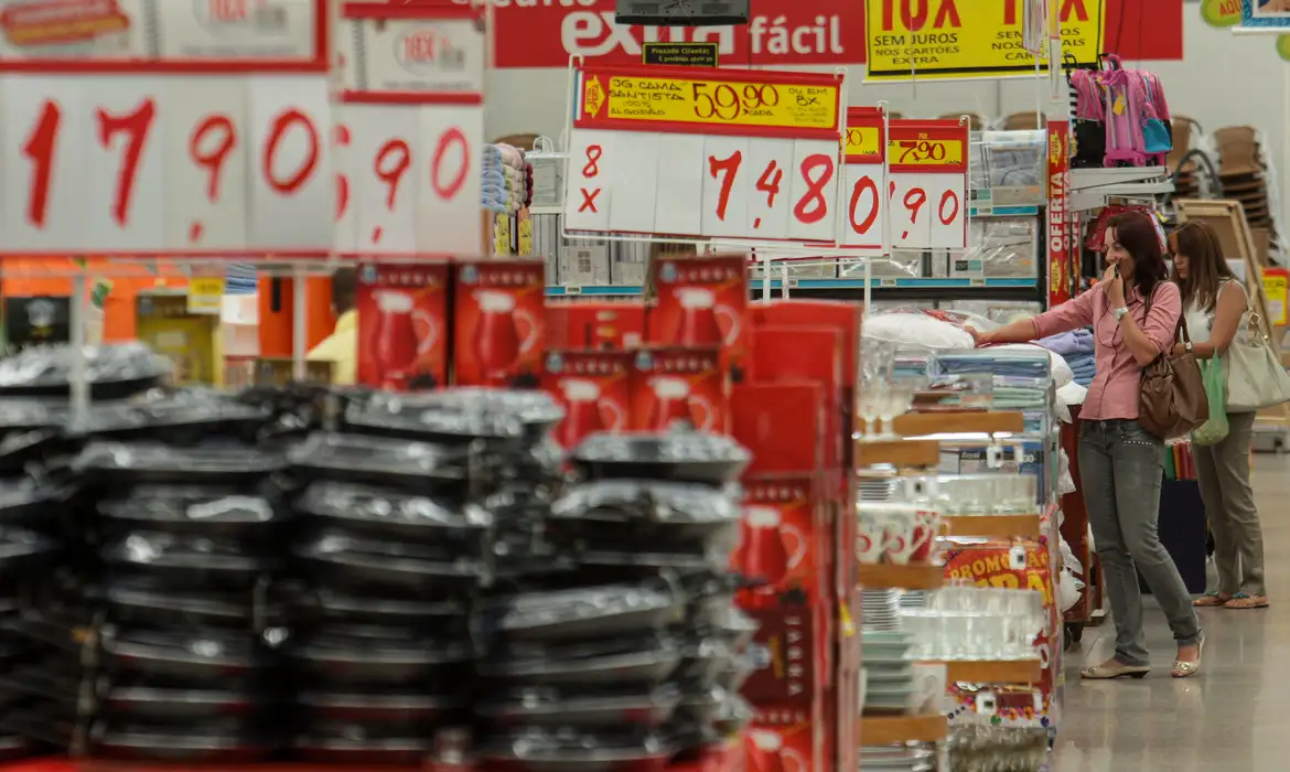 食料価格の長期的な上昇により家計がさらに圧迫（© Joédson Alves/Agência Brasil）