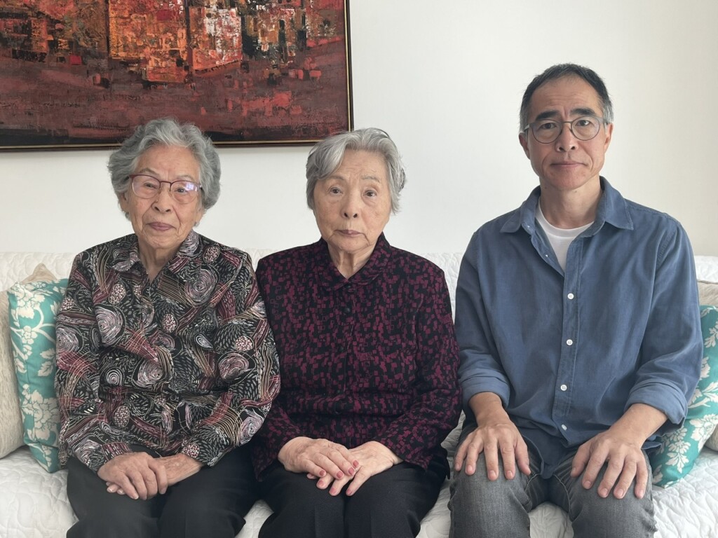 実行委員の吉田しのぶさんと小斎棹子、宮川実行委員長