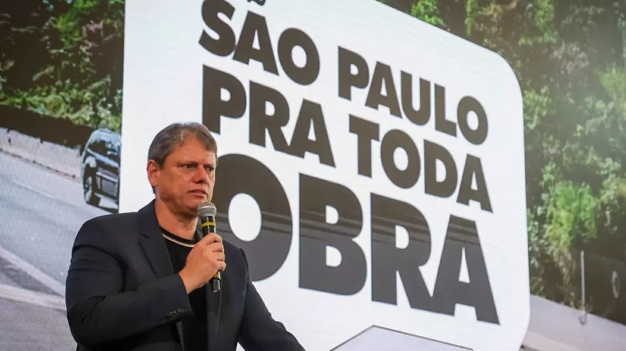 州道の工事計画を発表するタルシジオ・デ・フレイタス・サンパウロ州知事（Foto: Divulgação/Governo de São Paulo）