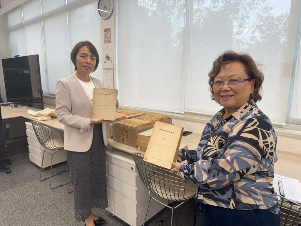 奥から川村次長、山下史料館運営委員長