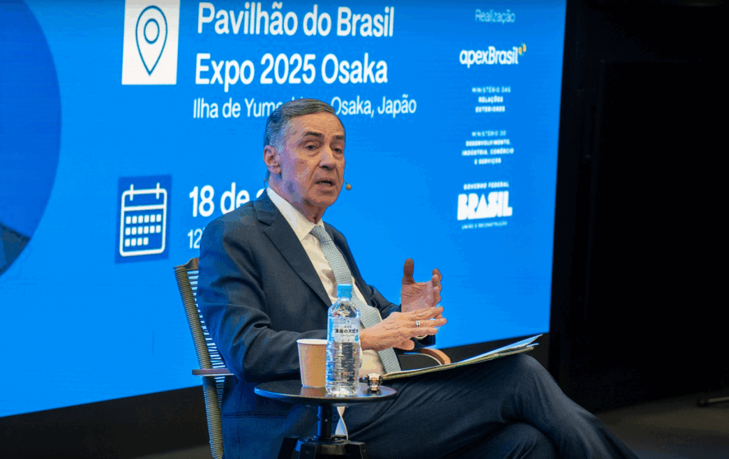大阪万博で公演するバローゾ氏（APEXブラジル広報）