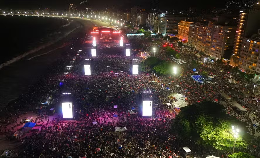 レディー・ガガのショーはリオデジャネイロのコパカバーナビーチに210万人を集めた(写真: リオ市庁舎)
