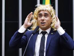 ニコラス下議の問題となった行動(TV Camara)