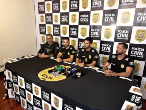 記者会見を行う市警警部達（PCMG / Divulgação）