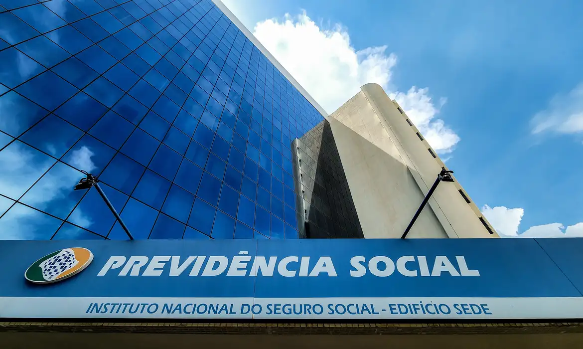 INSS（© Rafa Neddermeyer/Agência Brasil）