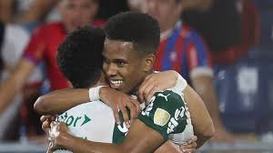 喜ぶエステヴォン(Cesar Greco/Palmeiras)