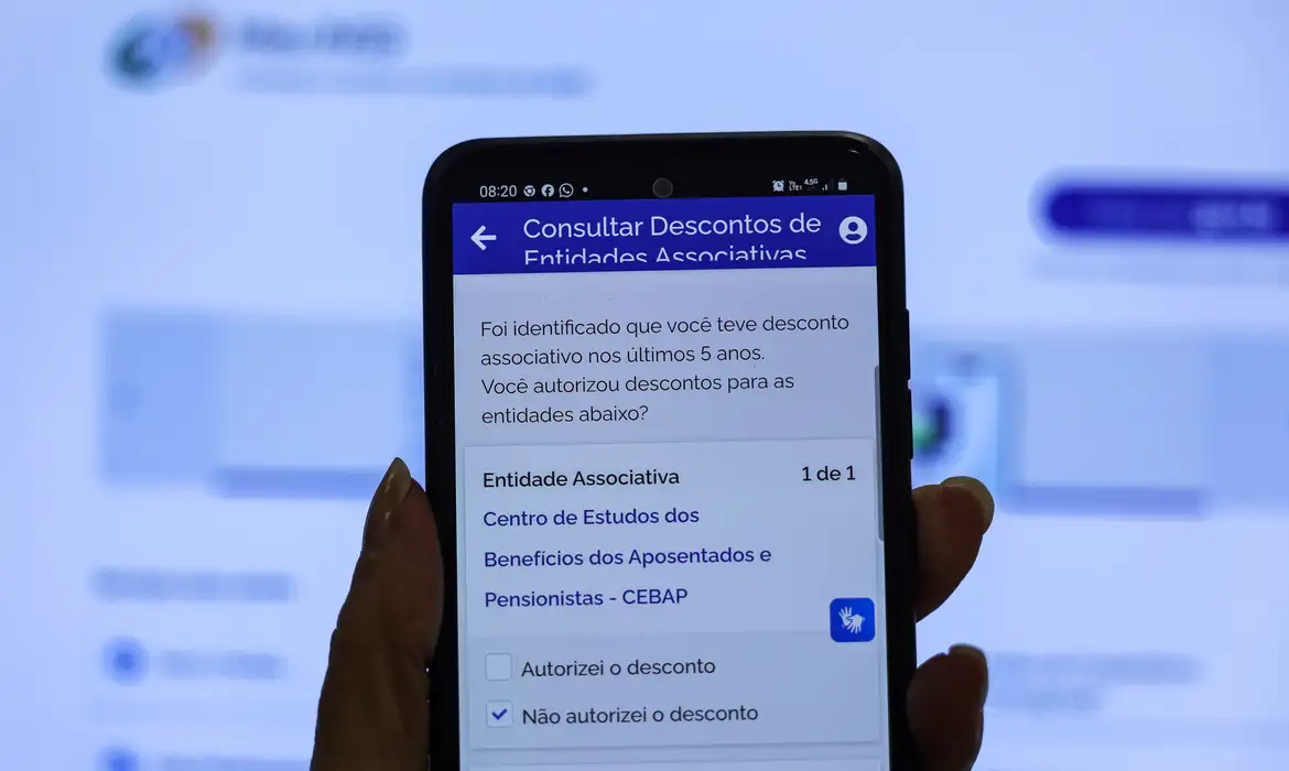 組合費の控除があったことを通知する「Meu INSS」の画面(© Joédson Alves/Agência Brasil)